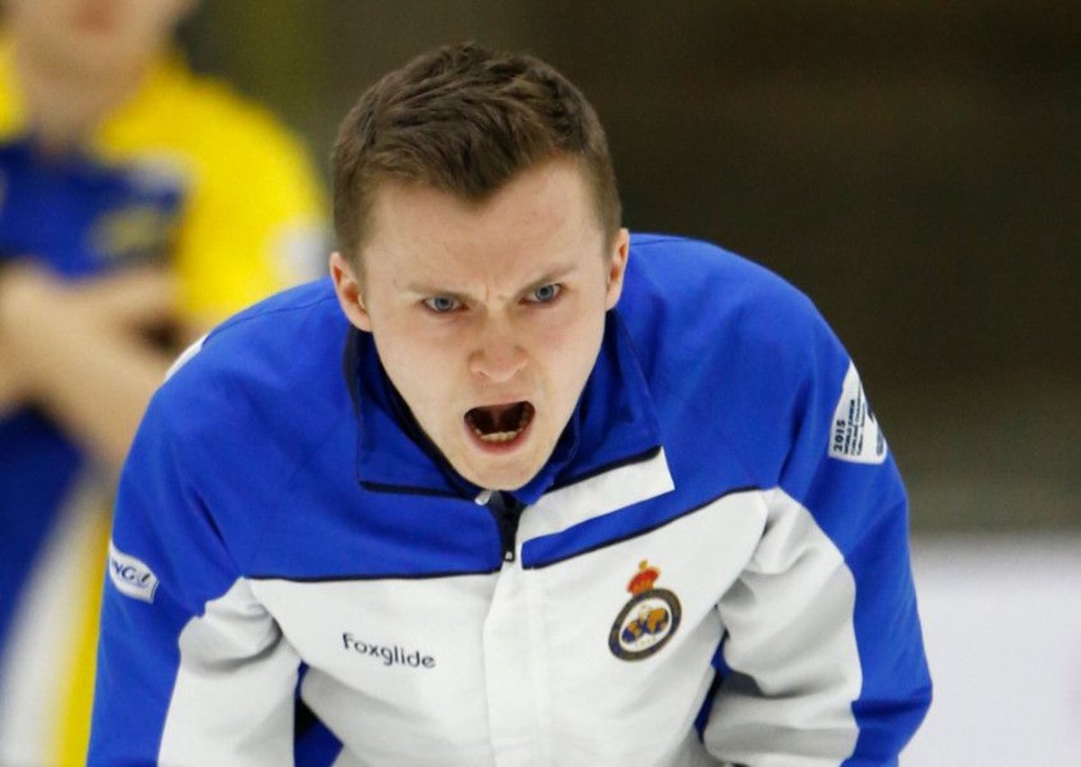 Edinburgh curler Bruce Mouat wins Scottish Junior title